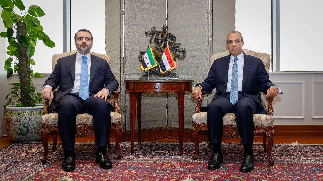 زيارة وزير الخارجية السوري إلى مصر: أبعاد دبلوماسية وسياسية تتجاوز الطابع البروتوكولي