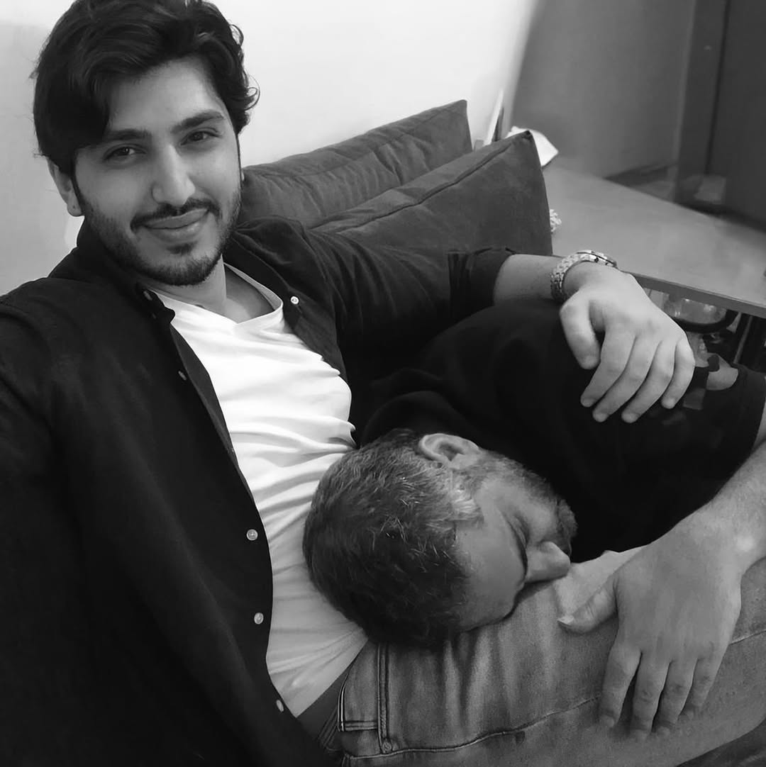 أعرب عن شكره لكل من دعمهم خلال هذه الفترة الصعبة.. التعليق الأوّل لمحمد فضل شاكر بعد تبرئة والده