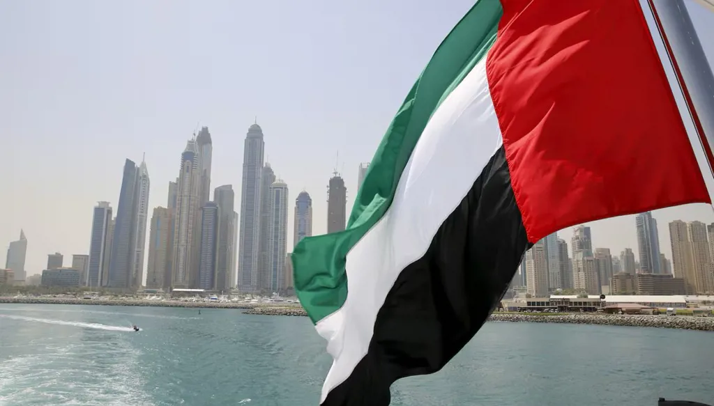 خط الفجيرة يحمي إيرادات النفط 
احتياطيات أبوظبي تمنح الاقتصاد هامش أمان واسع