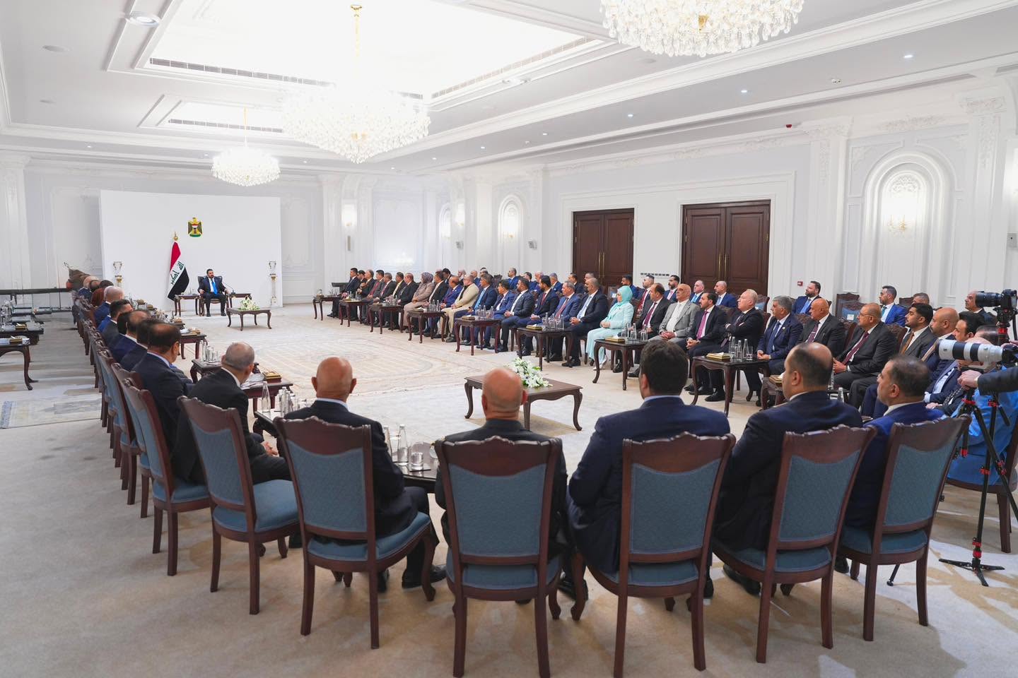 الزيدي لرجال الأعمال: لا تدفعوا رشى لأحد وبابي مفتوح
واشنطن على جدول الأعمال.. ووفد اقتصادي يرافق رئيس الوزراء