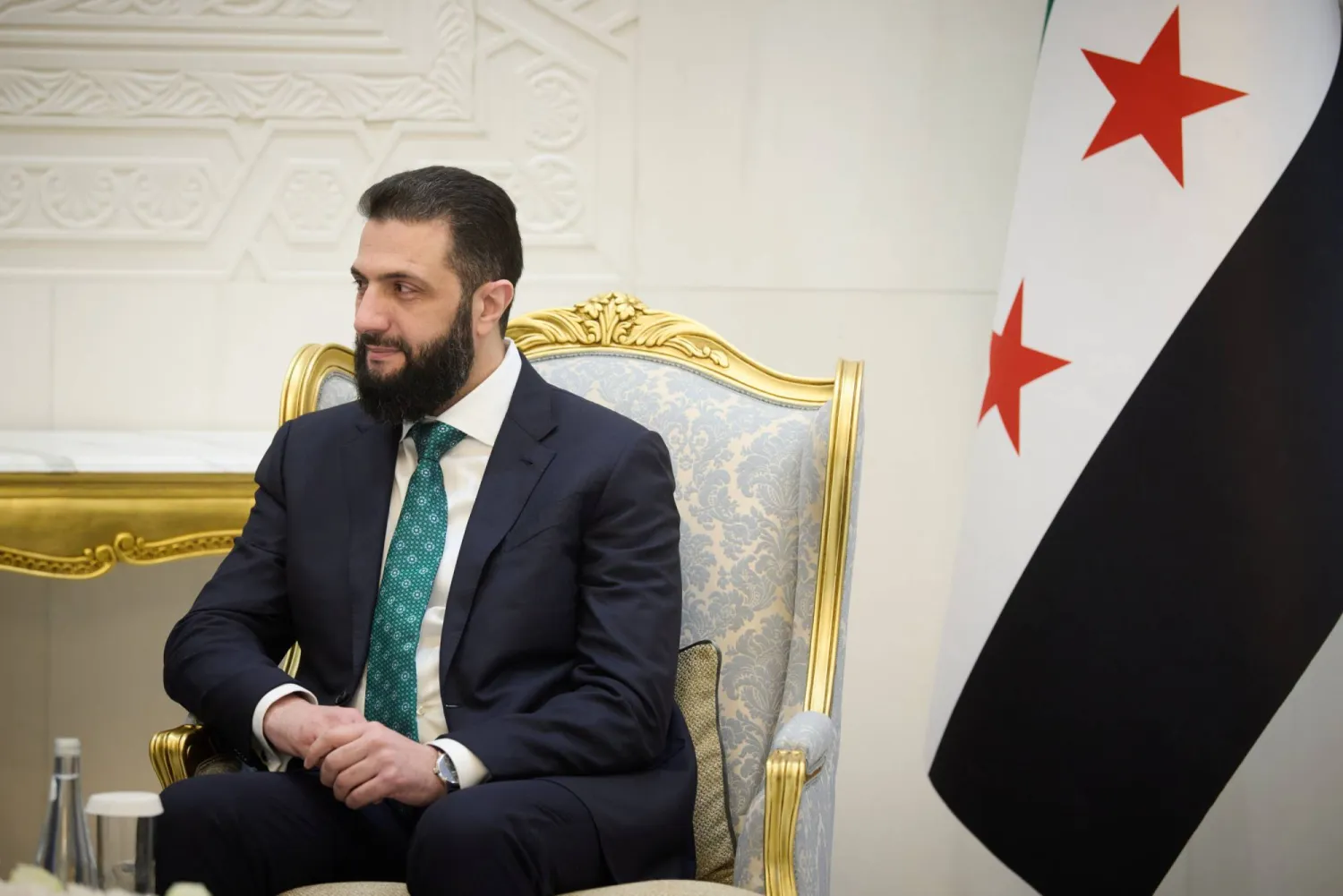 الشرع يغلق الباب أمام الحرب: سوريا لن تدخل لبنان.. ودمشق تتمسك بدعم الدولة اللبنانية