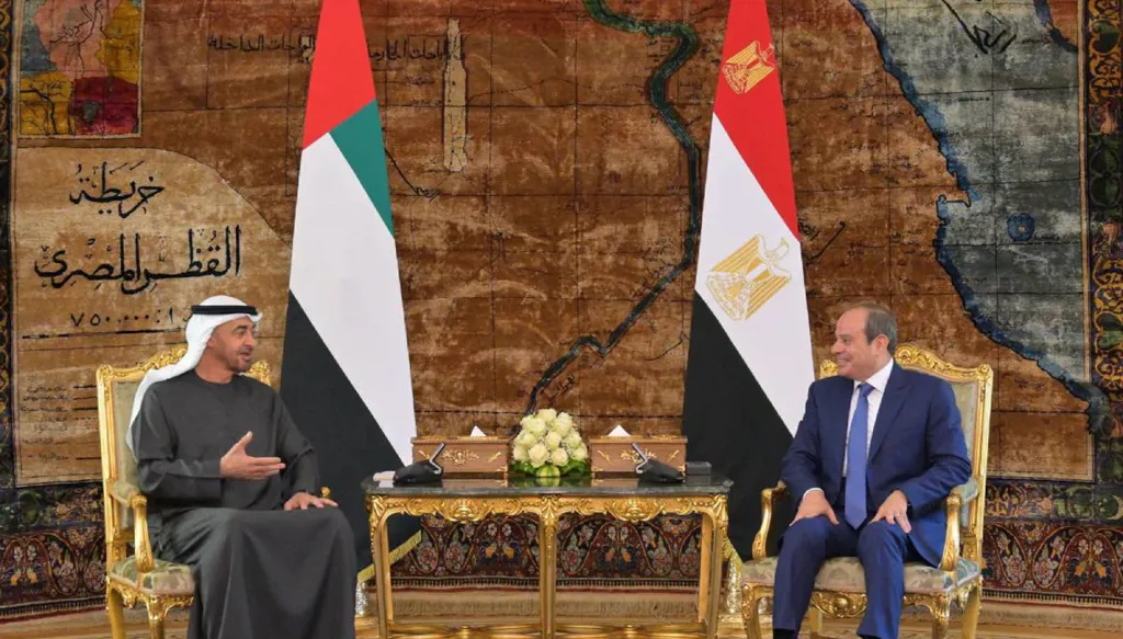 القاهرة وأبوظبي ترسمان ملامح المرحلة الجديدة
محمد بن زايد والسيسي يوحدان الرؤى العربية قبل لقاءات القمة مع ترامب