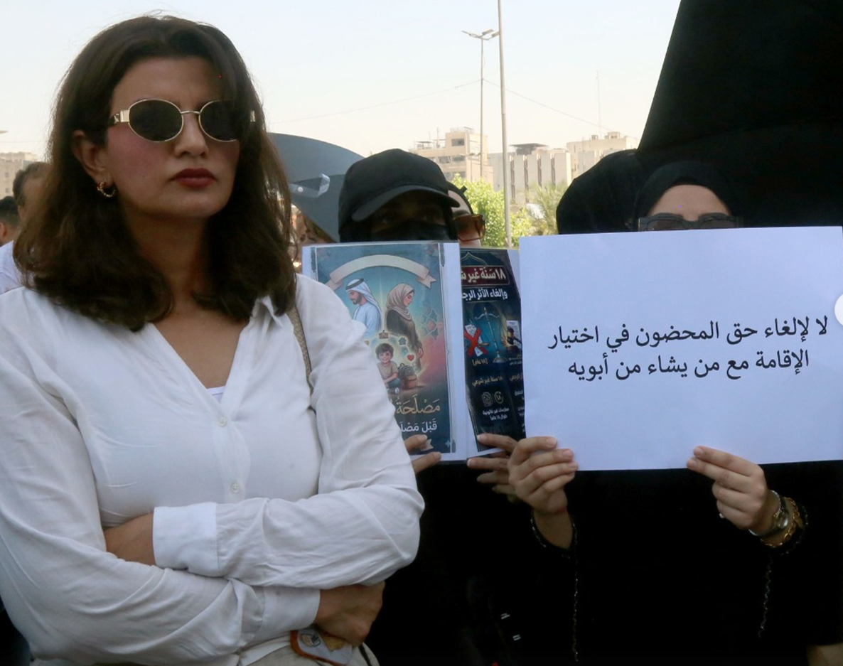 صرخات أمهات تهز بغداد..
احتجاجات تطالب بإعادة الأطفال ووقف تطبيق مواد في قانون الأحوال الشخصية