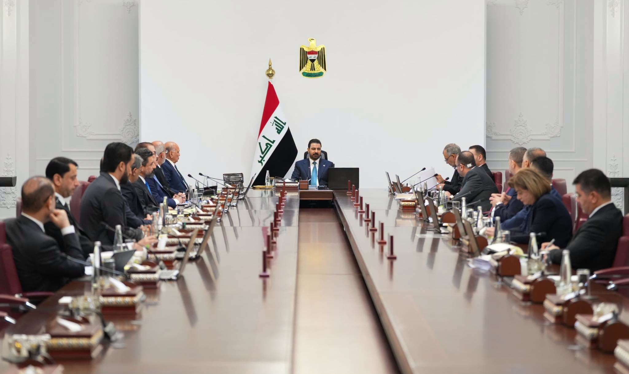 الزيدي يفتح المرحلة الثانية من الحرب على الفساد
رسائل نارية من مجلس الوزراء: الصولة بدأت ولن تتوقف.. مليون قطعة أرض.. ضرائب على الشركات الأجنبية.. وتمويل عاجل للأدوية والكهرباء