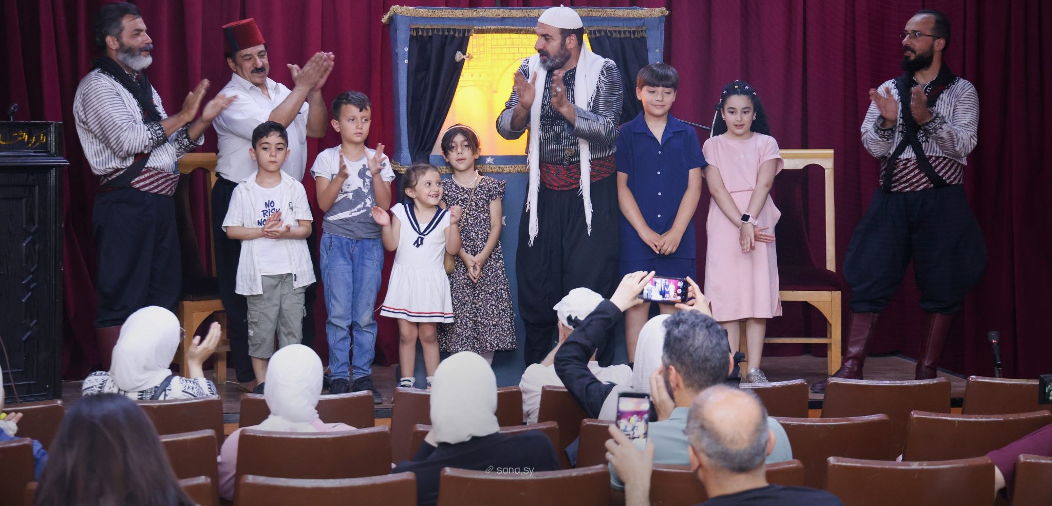 عراضة وخيال ظل.. الفلكلور الدمشقي يصافح قلوب الأطفال في ثقافي أبو رمانة