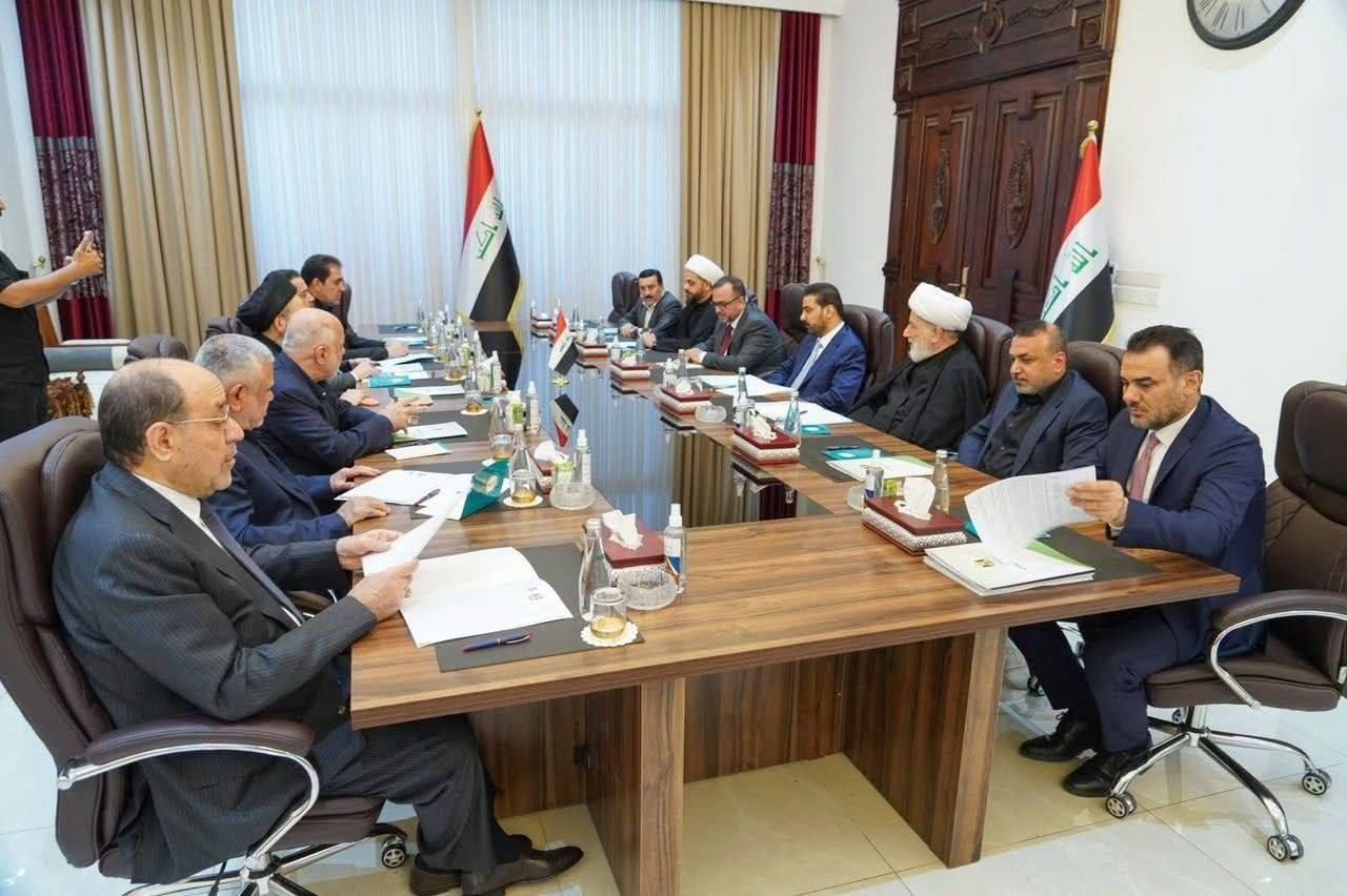 قرارات مفصلية تطبخ خلف الأبواب المغلقة قبل رحلة الزيدي إلى البيت الأبيض.. واستكمال الحكومة مؤجل إلى ما بعد العودة