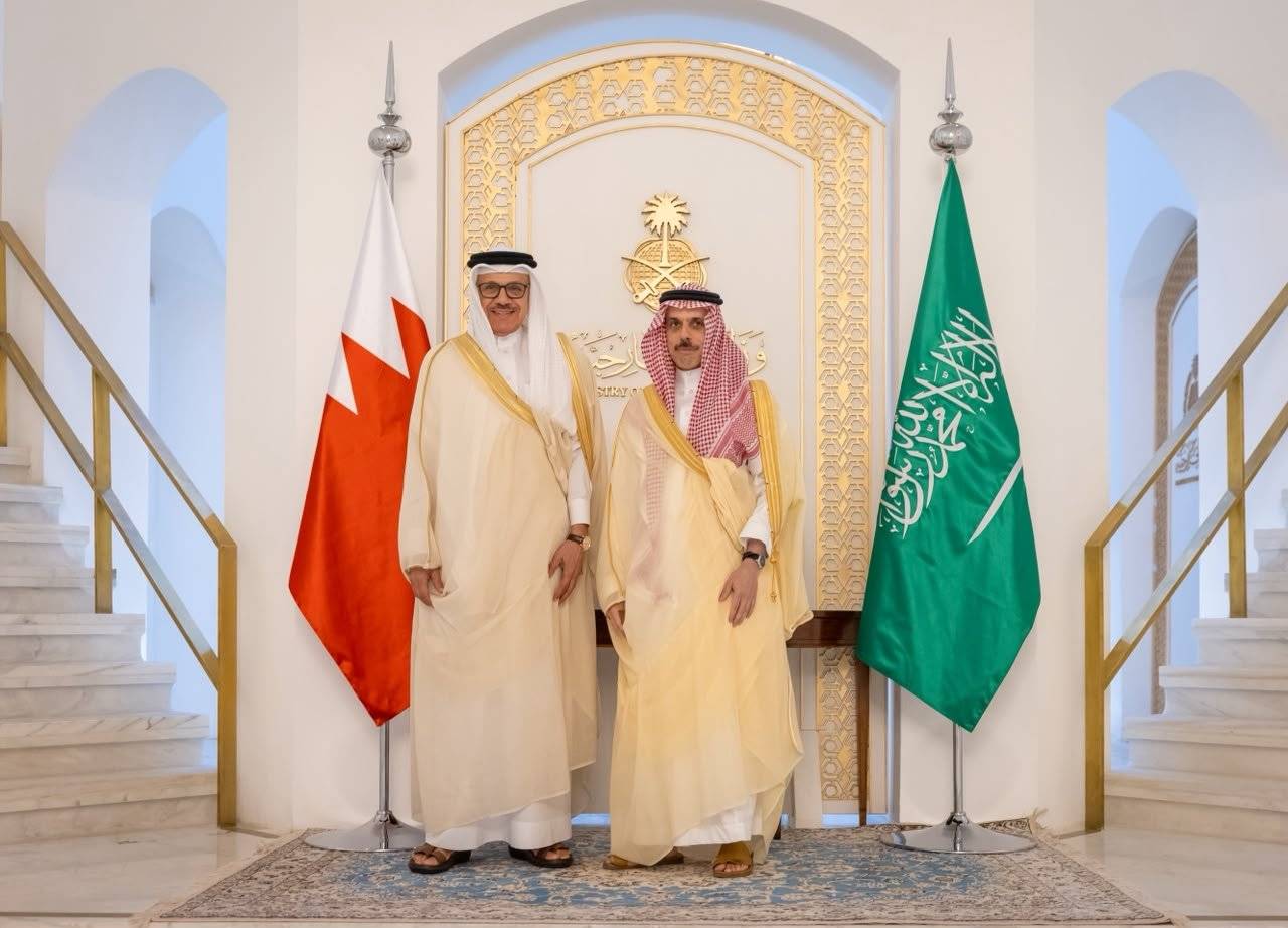 الرياض والمنامة تنسقان مواقفهما.. 
أمن الخليج والمفاوضات الأمريكية – الإيرانية على طاولة البحث