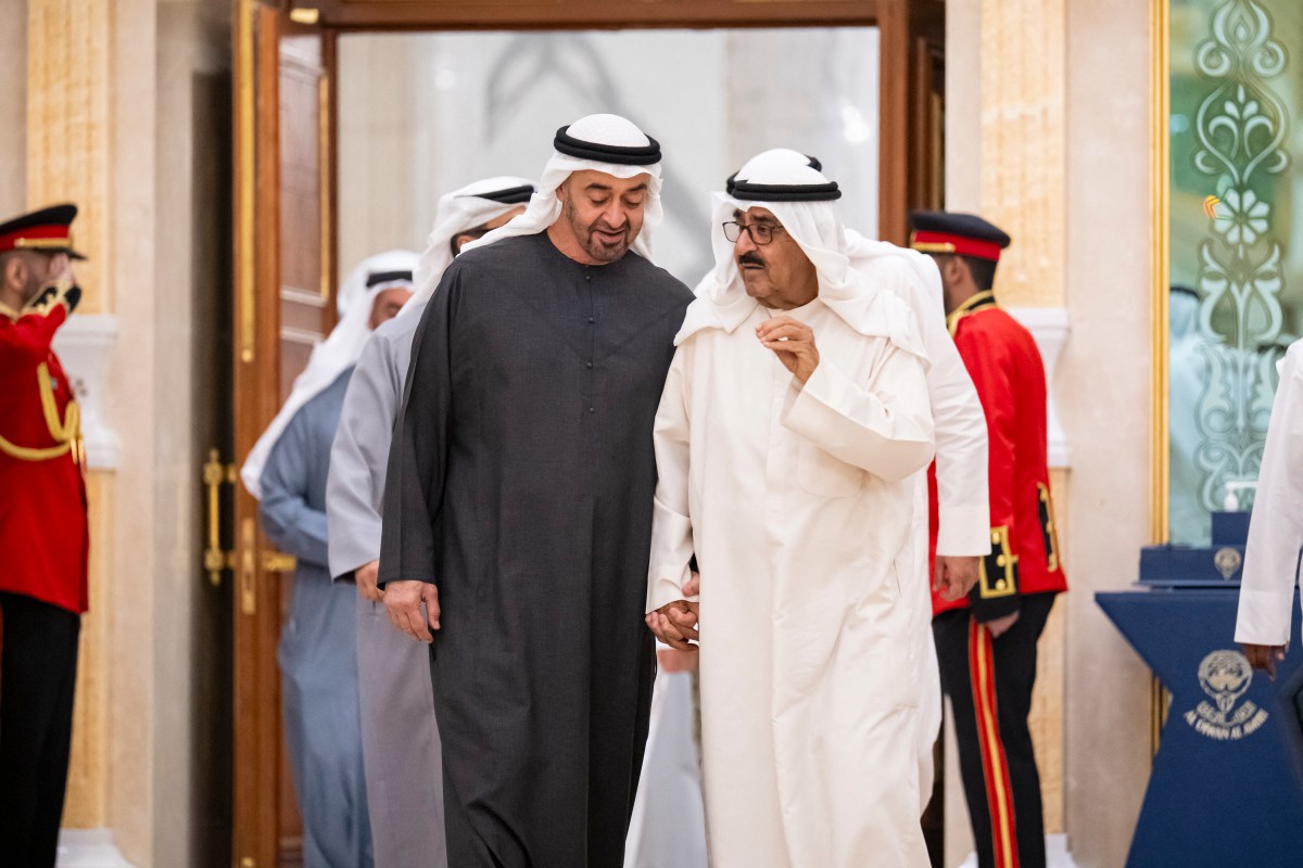 محمد بن زايد في الكويت..
رسالة لتوحيد الصف في مرحلة التحولات.. الاستقرار والتنمية ووحدة الخليج أولوية المرحلة