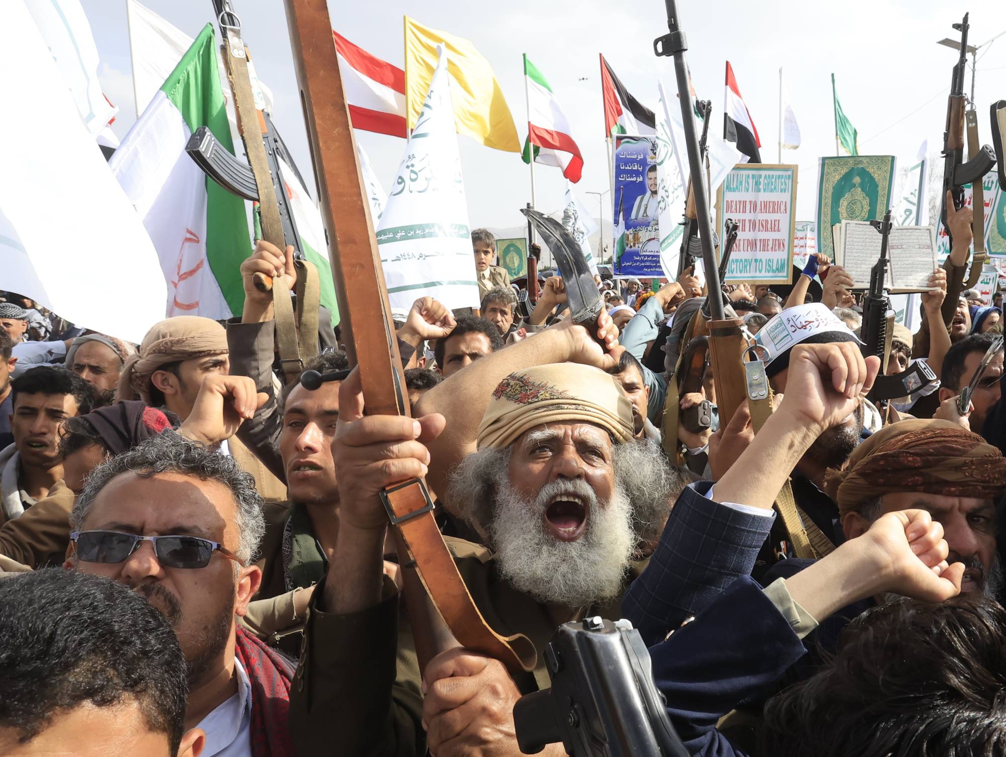 صنعاء اليمن وأبها السعودية تحت النار..
أزمة الطائرة الإيرانية تشعل أخطر تصعيد يمني منذ هدنة 2022