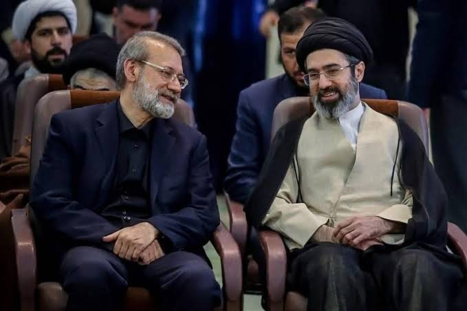 انقسام داخل النظام بين الحرس الثوري والتيار البراغماتي..
وبيزشكيان يكشف عن اتصالات سرية مع خامنئي المختبئ