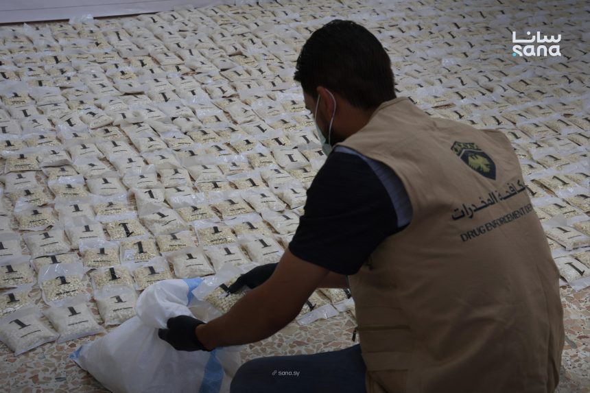 ضربة جديدة لشبكات التهريب واتهامات متجددة لشبكات مرتبطة بـ(حزب الله)..
سوريا تضبط 850 ألف حبة مخدرة قادمة من لبنان