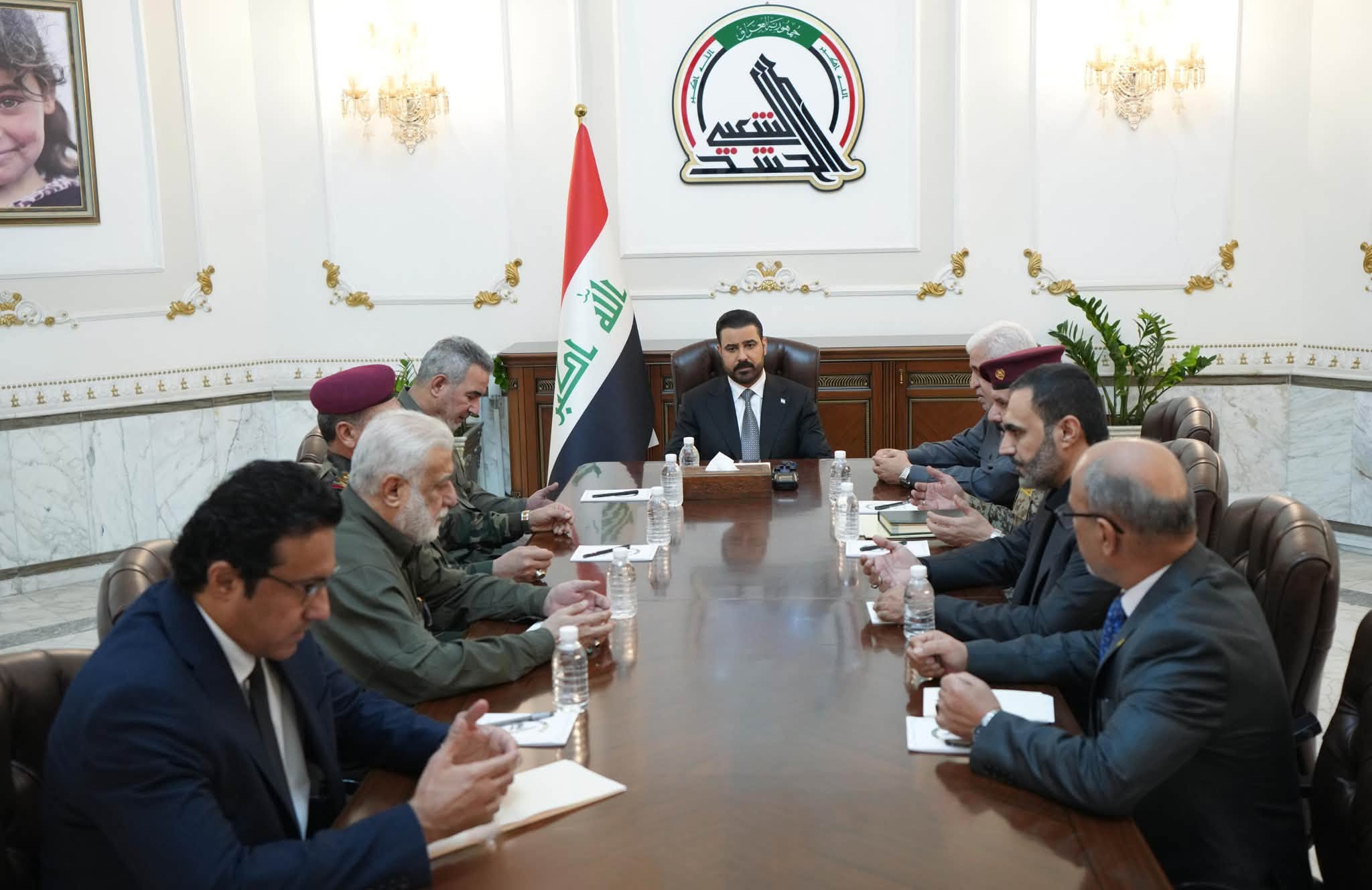الزيدي بين إدانة الضربات والتشديد على حصر السلاح..
الحكومة تتحرك لاحتواء أخطر أزمات العراق الأمنية