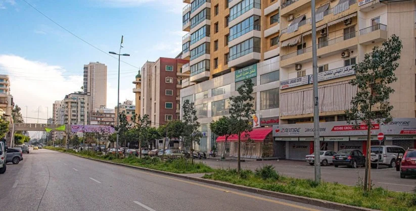 فضيحة في قلب بيروت..
خلاف عائلي يقود الأمن إلى مستودع أسلحة وخرائط لـ(حزب الله) داخل العاصمة