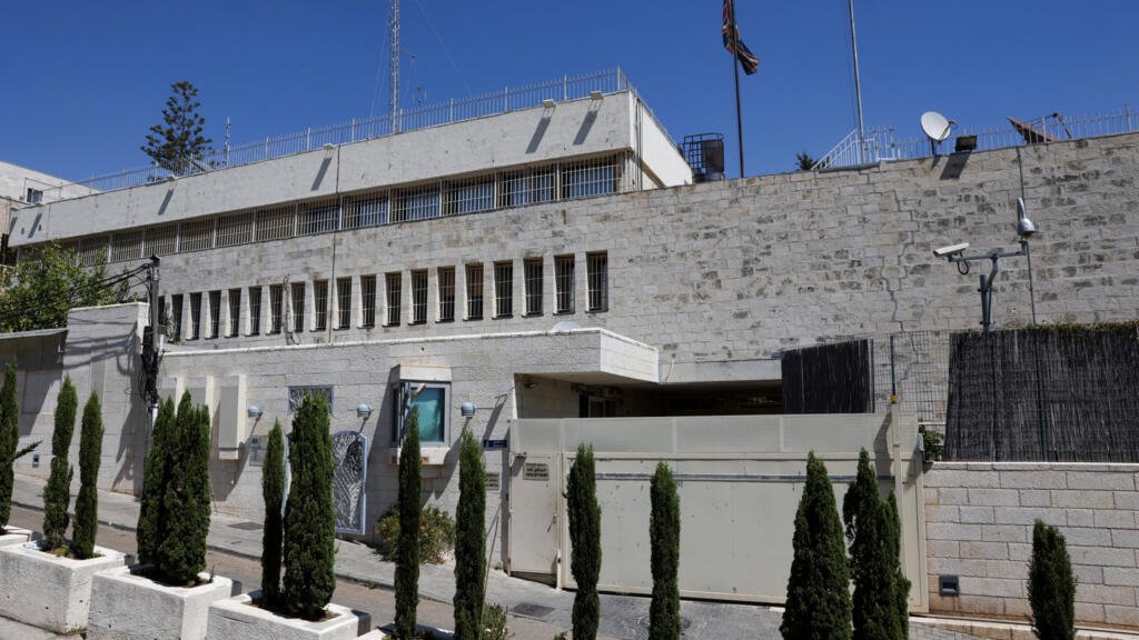 تقليص قنصلية بريطانيا
تكشف محدودية النفوذ الأوروبي في القدس