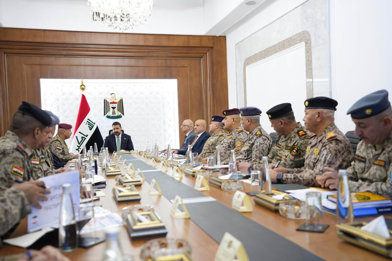بحث منع الفصائل المسلحة من تنفيذ هجمات أثناء جولته الخليجية..
الزيدي يرفع الجاهزية العسكرية الى أعلى مستوياتها