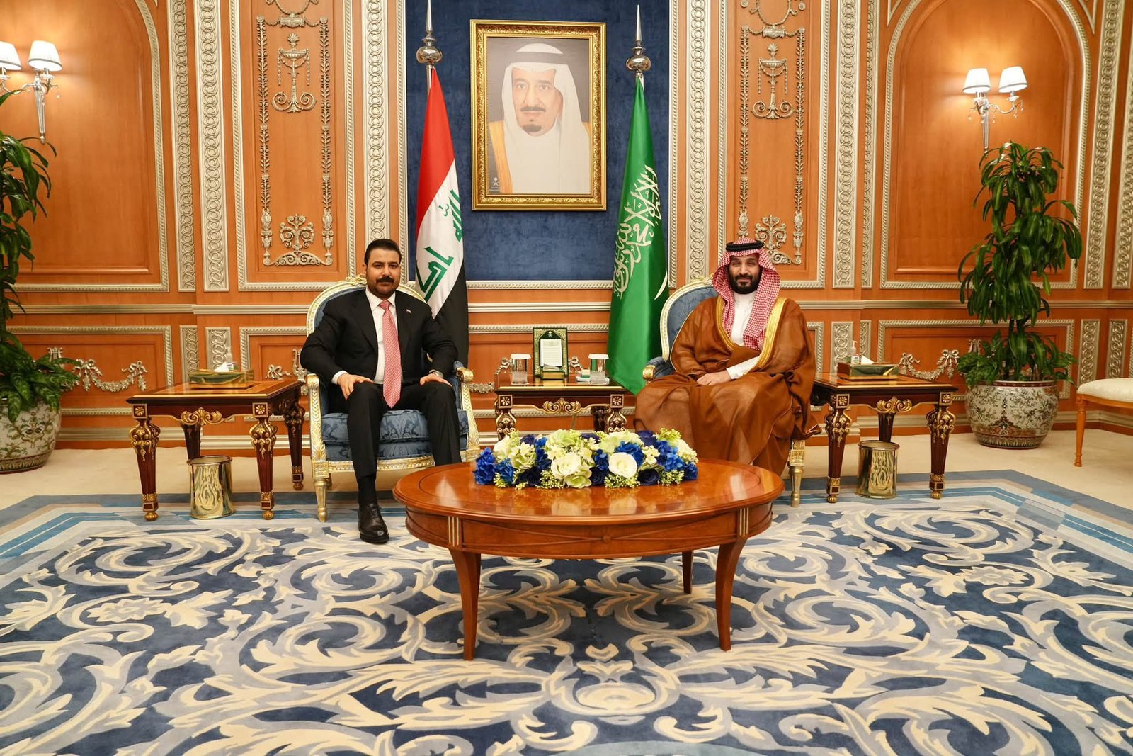 الزيدي من الرياض:
لن نسمح باستخدام العراق للاعتداء على السعودية..
ومحمد بن سلمان يؤكد دعم استقرار المنطقة
