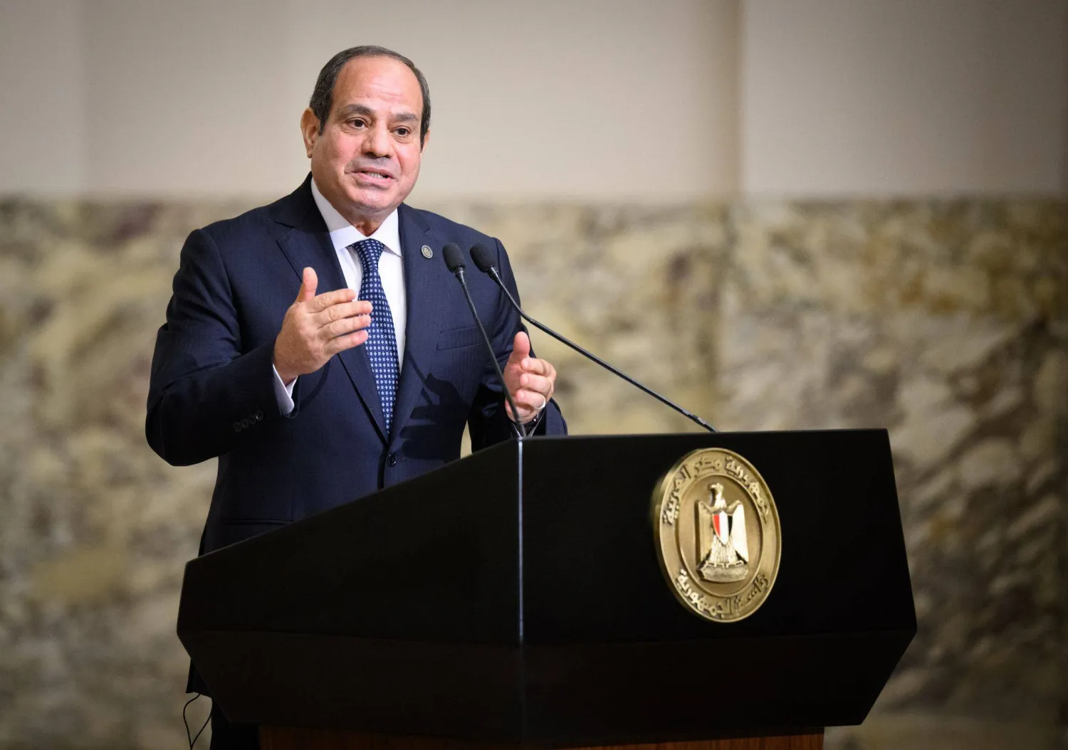 السيسي يطلب تفويضاً برلمانياً للدفاع عن السعودية..
مصر تستعد لدخول المواجهة إذا طلبت الرياض