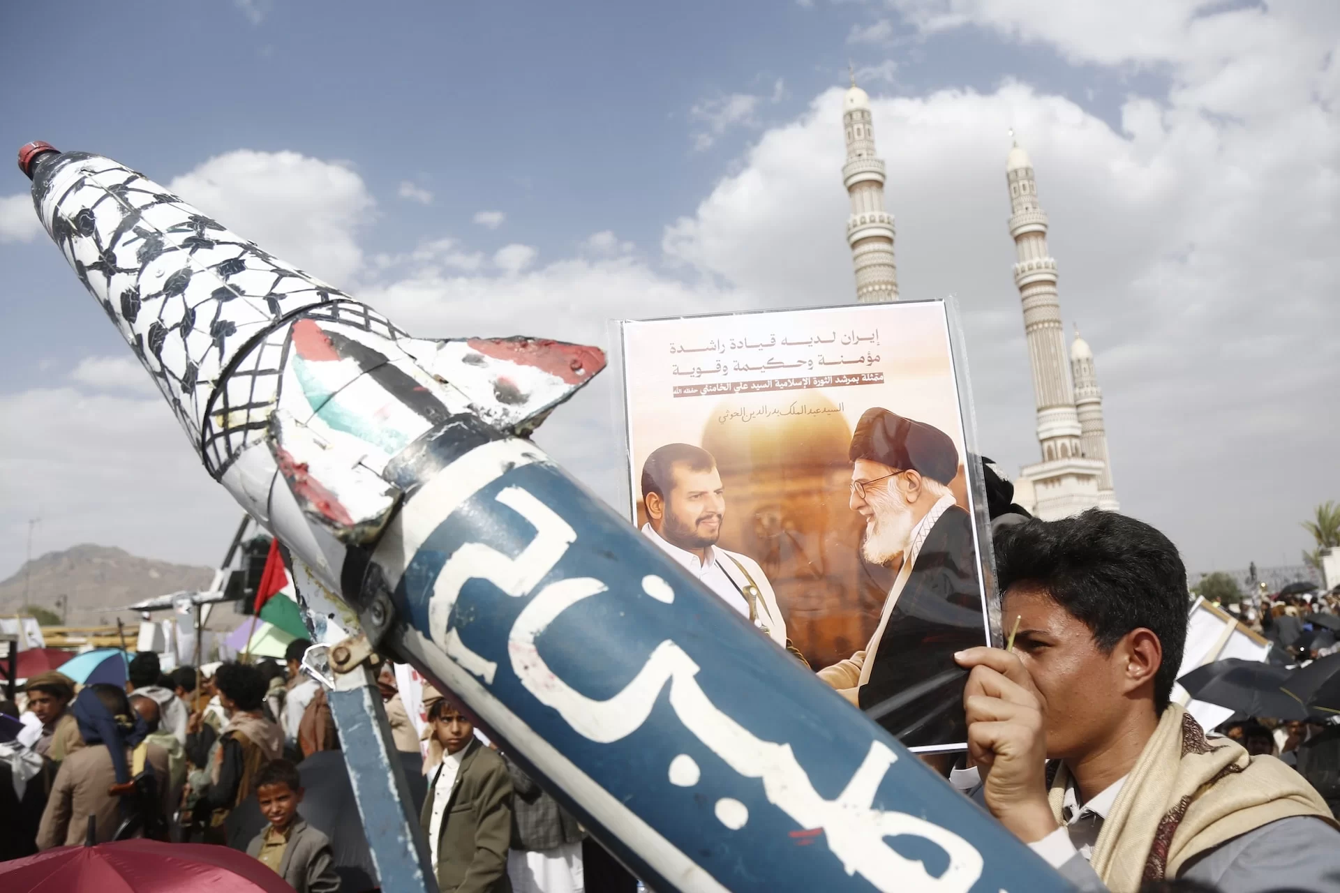 طهران تشارك في إدارة الهجمات..
الحرس الثوري يزود الحوثيين بإحداثيات الأهداف السعودية